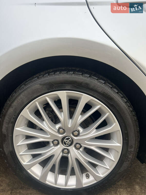 Седан Toyota Camry 2017 в Южноукраїнську