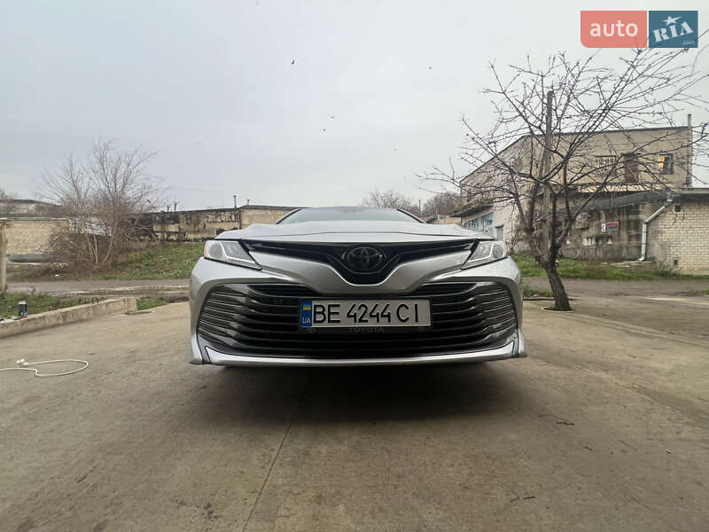 Седан Toyota Camry 2017 в Южноукраїнську