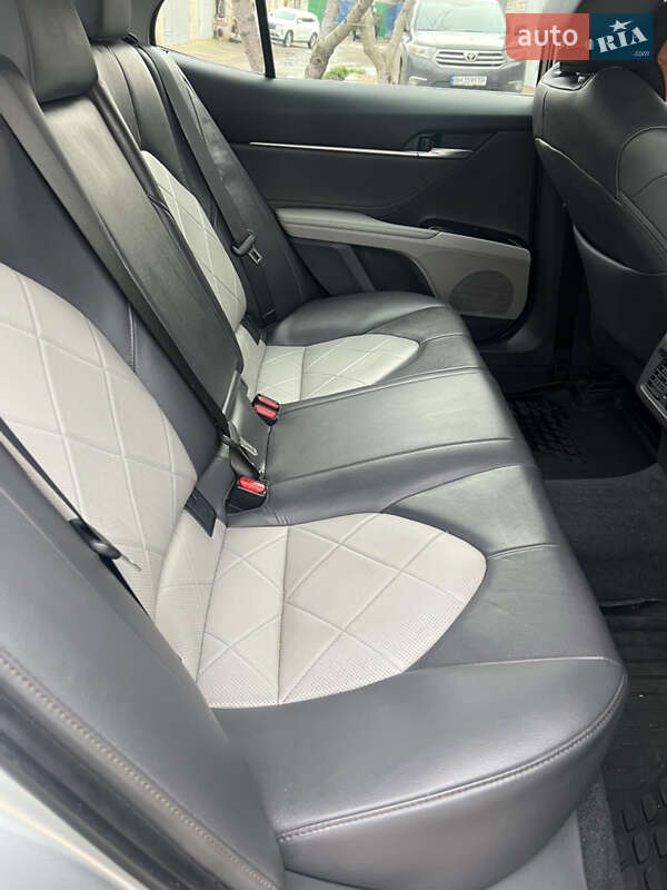 Седан Toyota Camry 2017 в Южноукраїнську