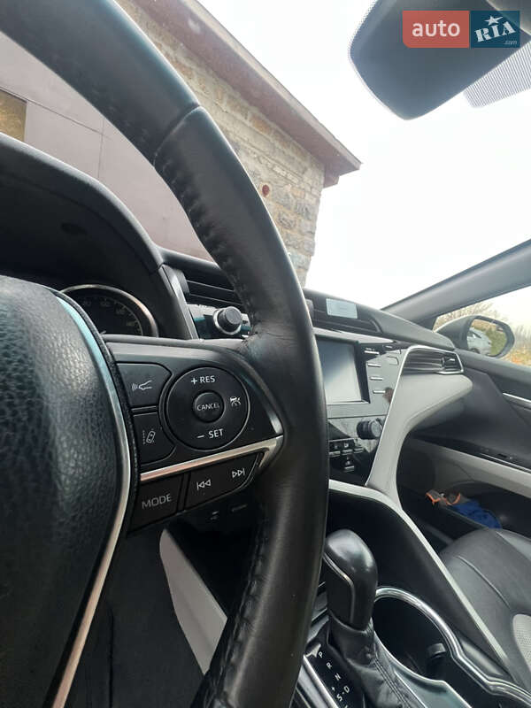 Седан Toyota Camry 2017 в Южноукраїнську