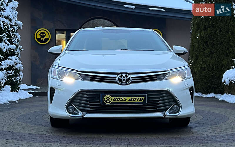 Седан Toyota Camry 2017 в Львове