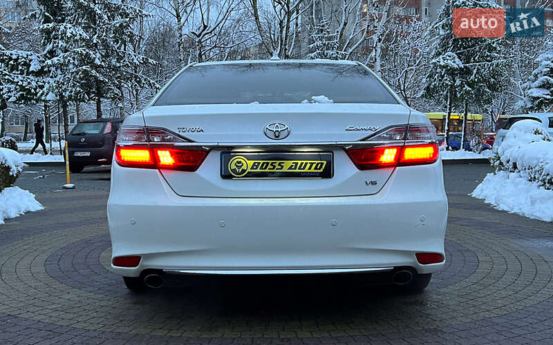Седан Toyota Camry 2017 в Львове
