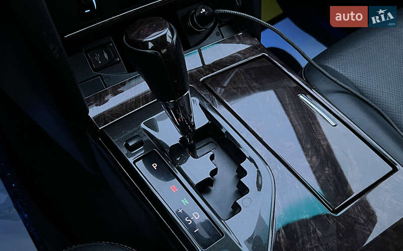 Седан Toyota Camry 2017 в Львове