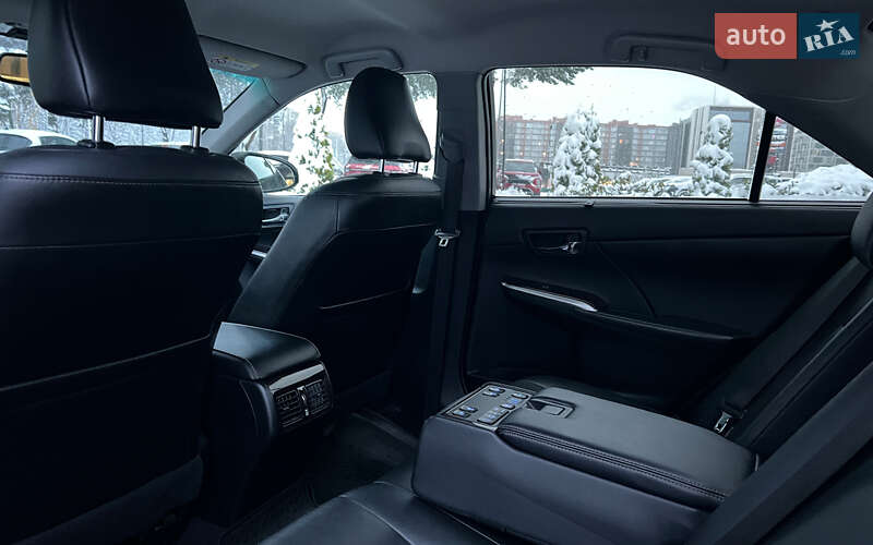 Седан Toyota Camry 2017 в Львове