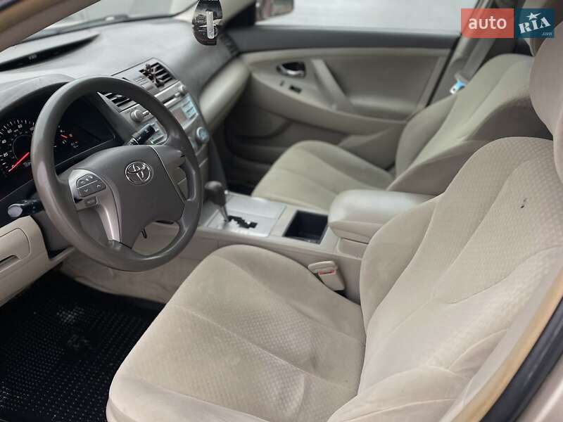 Седан Toyota Camry 2007 в Днепре