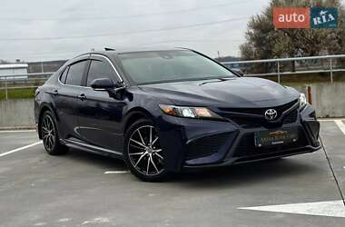 Седан Toyota Camry 2020 в Києві