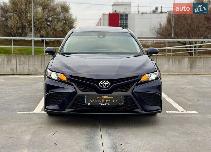 Седан Toyota Camry 2020 в Киеве