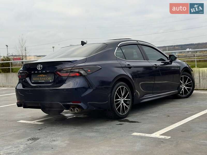 Седан Toyota Camry 2020 в Киеве