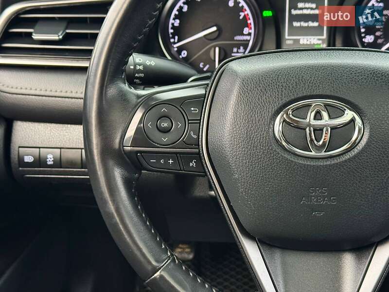 Седан Toyota Camry 2020 в Киеве