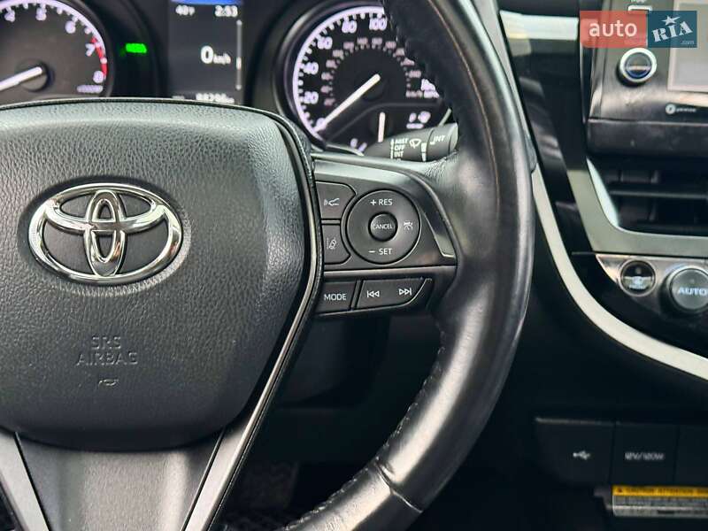 Седан Toyota Camry 2020 в Киеве