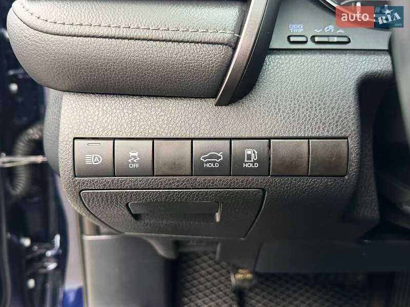 Седан Toyota Camry 2020 в Киеве