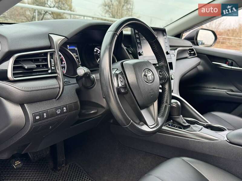 Седан Toyota Camry 2020 в Киеве