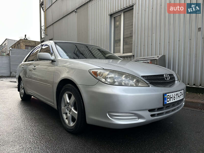 Седан Toyota Camry 2004 в Киеве