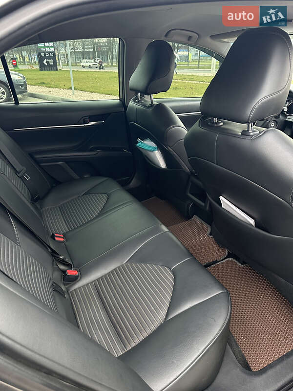 Седан Toyota Camry 2018 в Кременчуге