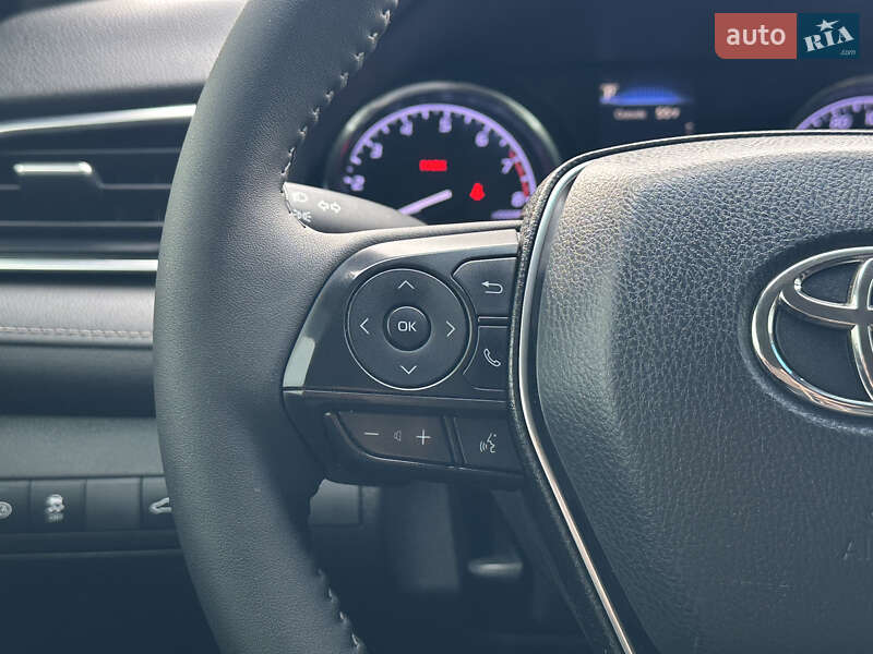 Седан Toyota Camry 2018 в Кременчуге