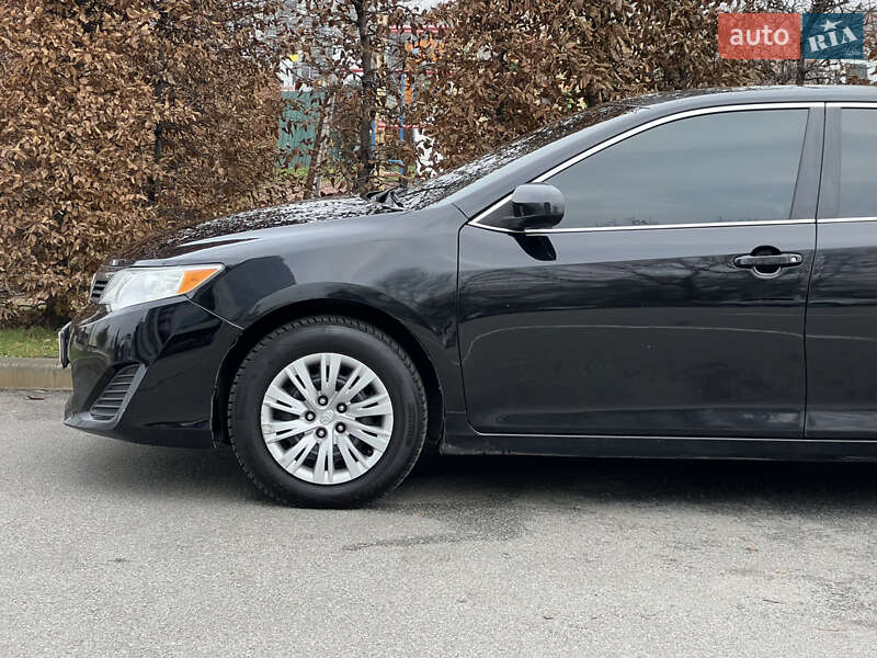 Седан Toyota Camry 2013 в Киеве
