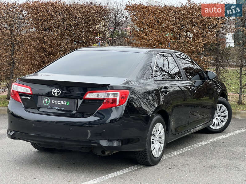 Седан Toyota Camry 2013 в Киеве