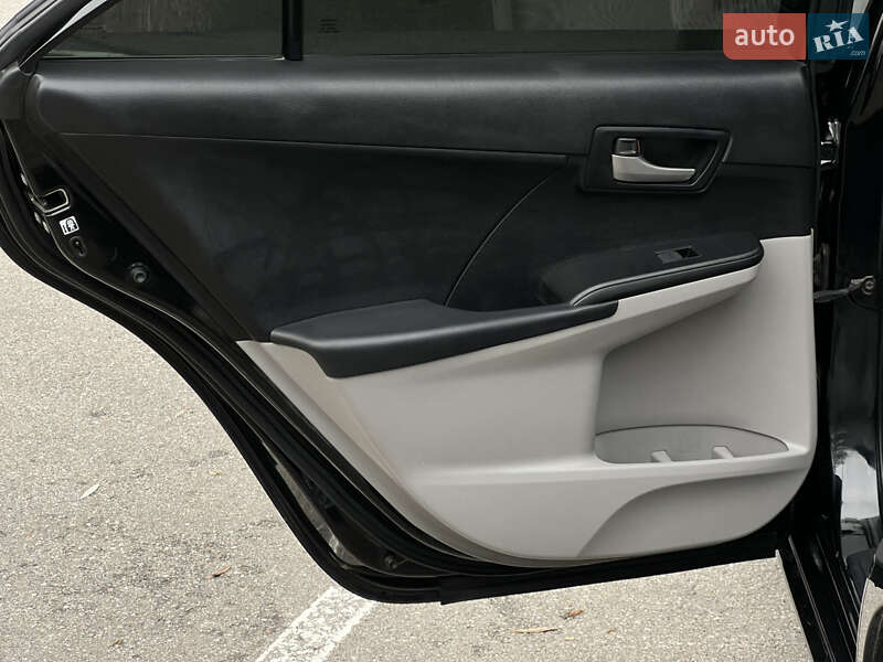 Седан Toyota Camry 2013 в Киеве