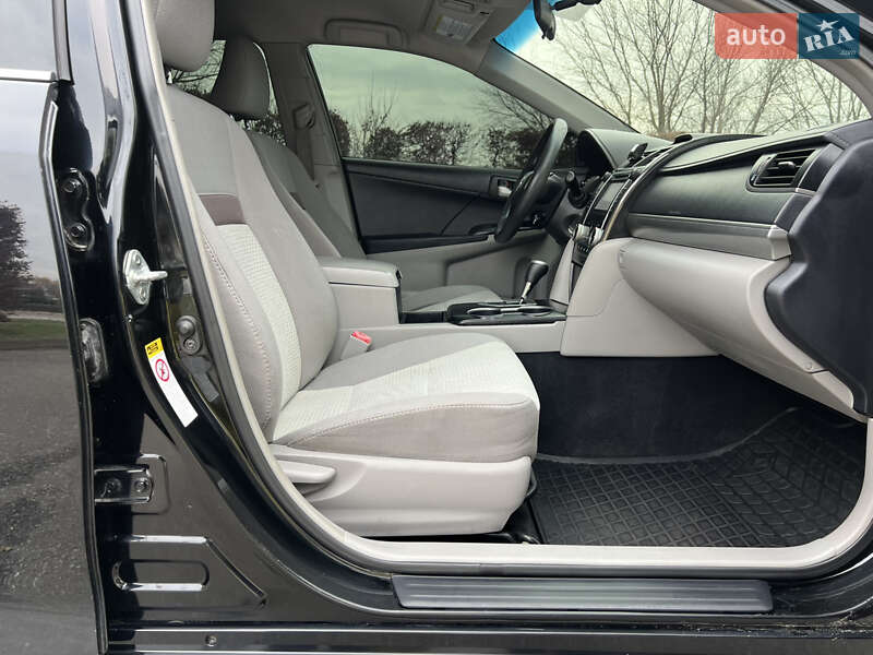 Седан Toyota Camry 2013 в Киеве