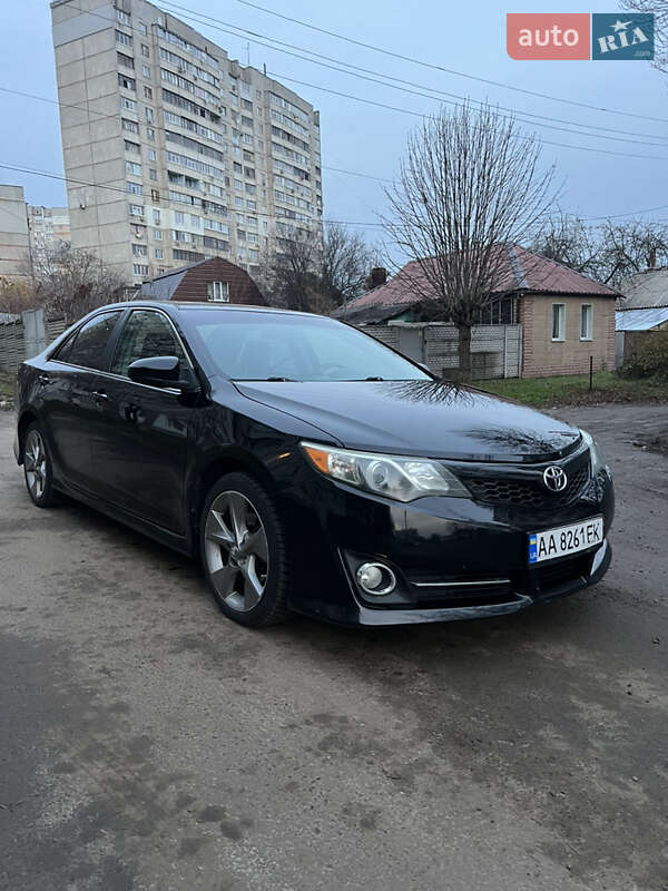 Седан Toyota Camry 2013 в Харькове