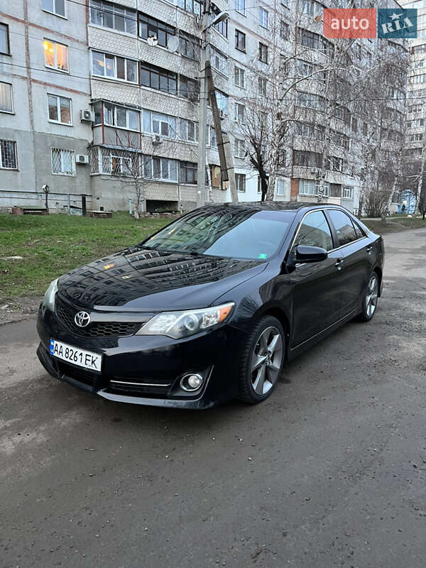 Седан Toyota Camry 2013 в Харькове