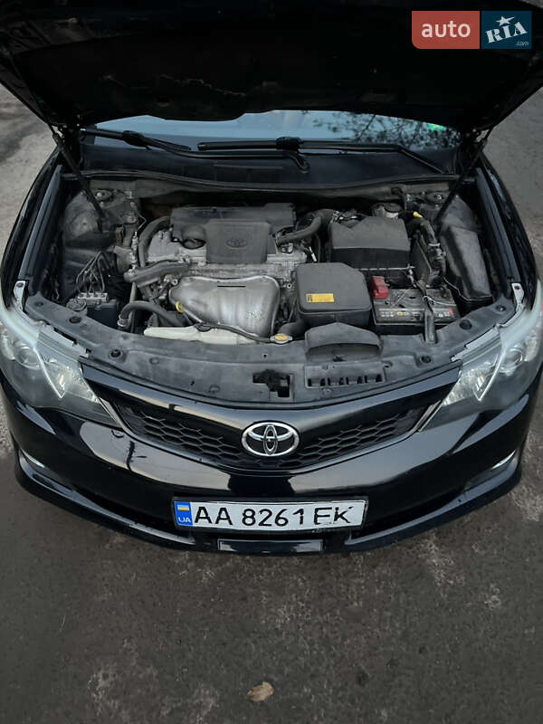 Седан Toyota Camry 2013 в Харькове