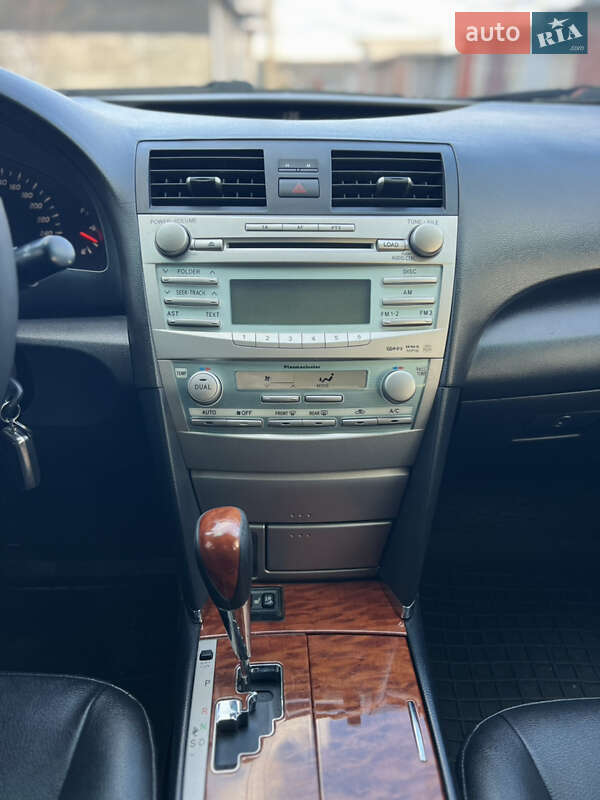 Седан Toyota Camry 2006 в Кривом Роге