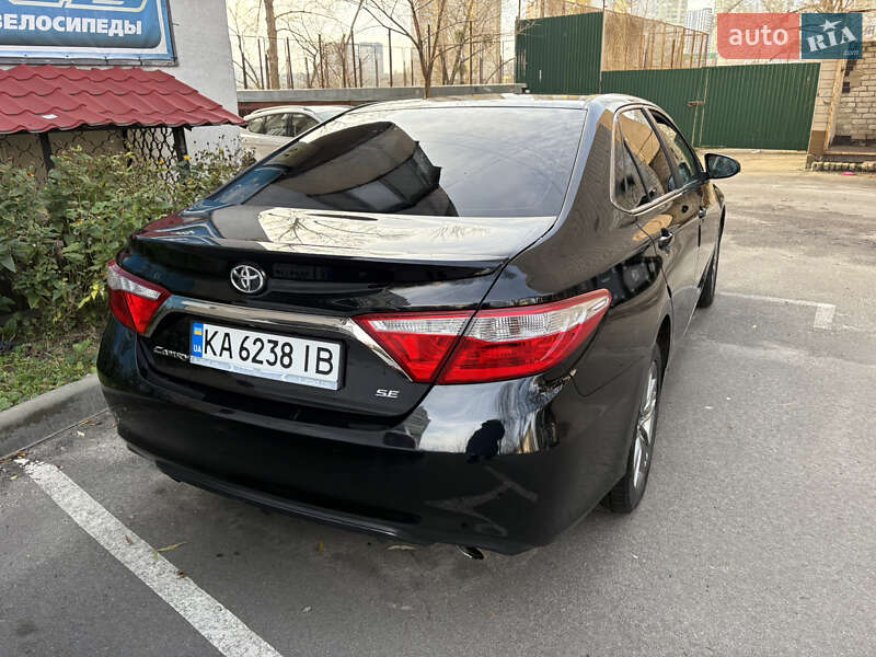 Седан Toyota Camry 2015 в Киеве