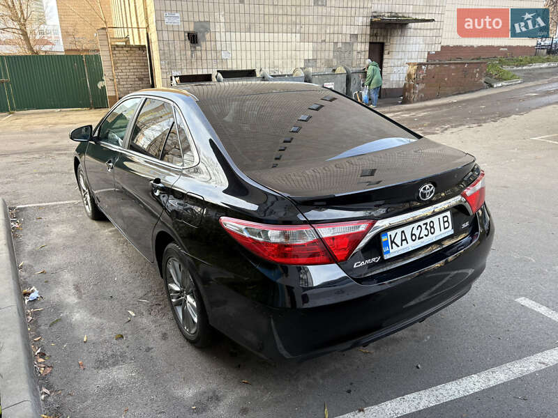 Седан Toyota Camry 2015 в Киеве