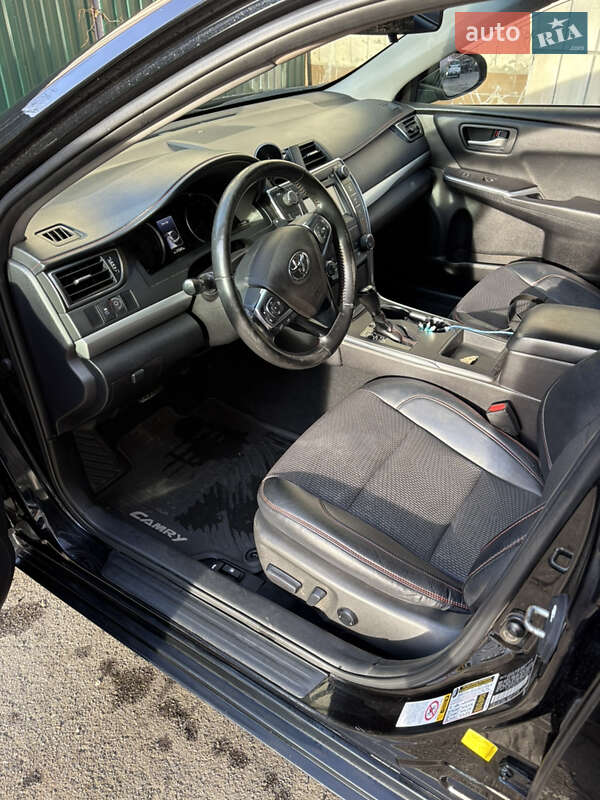 Седан Toyota Camry 2015 в Киеве