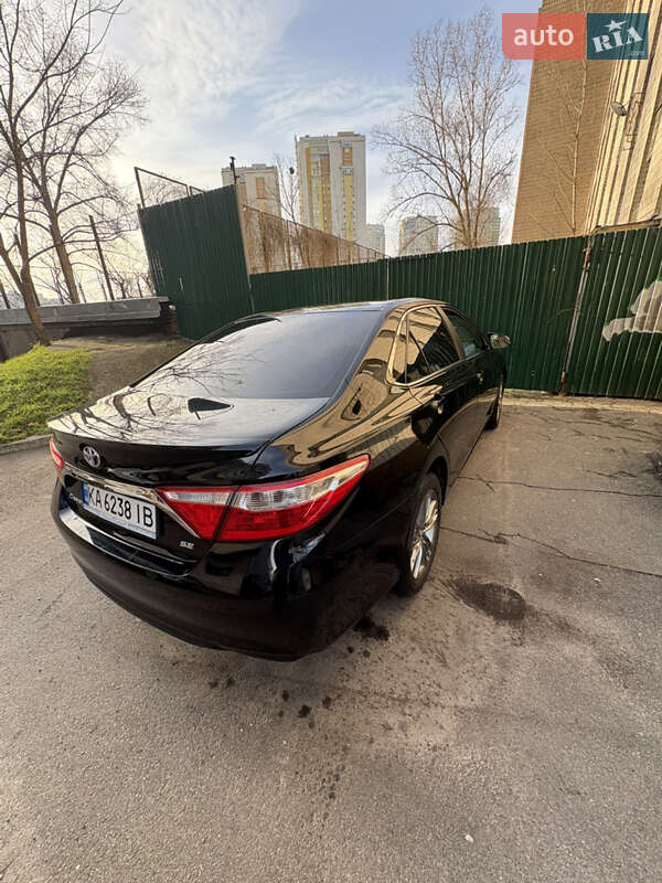 Седан Toyota Camry 2015 в Киеве