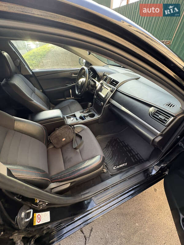 Седан Toyota Camry 2015 в Киеве