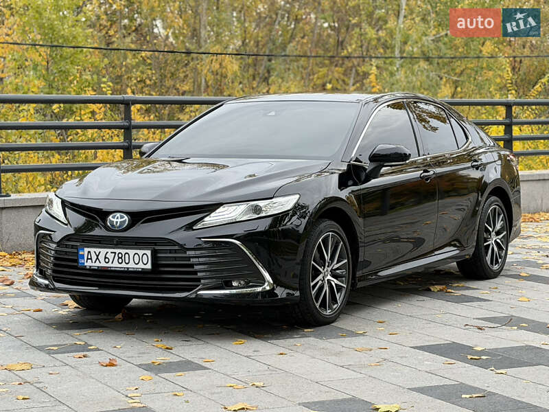 Седан Toyota Camry 2022 в Днепре