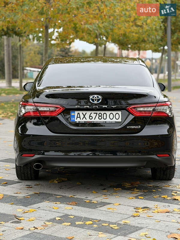 Седан Toyota Camry 2022 в Днепре