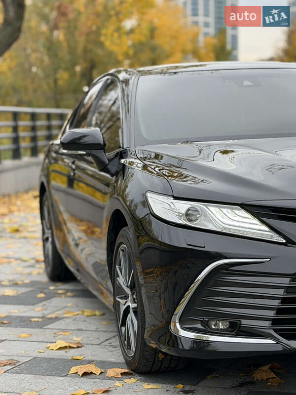 Седан Toyota Camry 2022 в Днепре