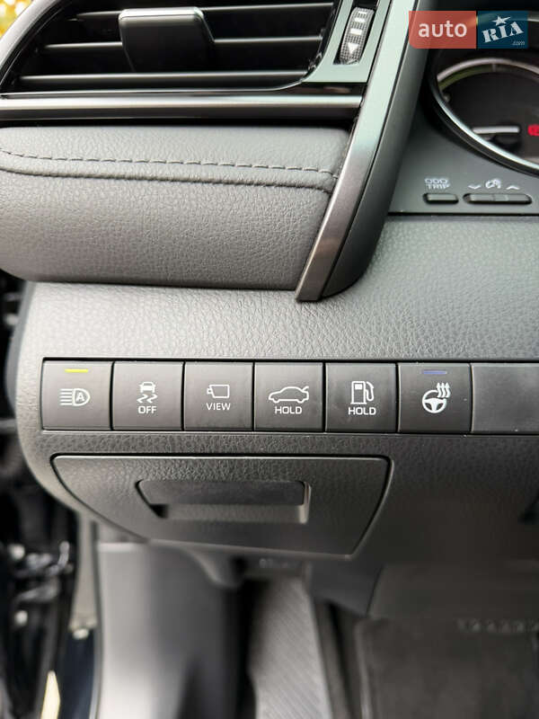 Седан Toyota Camry 2022 в Днепре