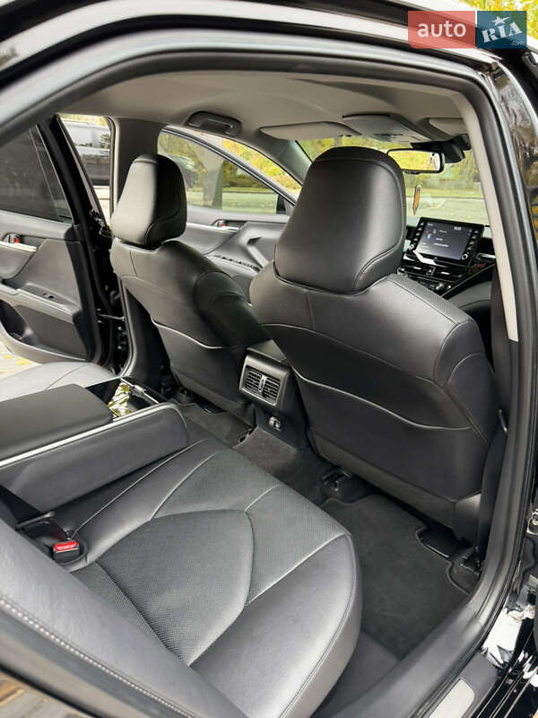 Седан Toyota Camry 2022 в Днепре