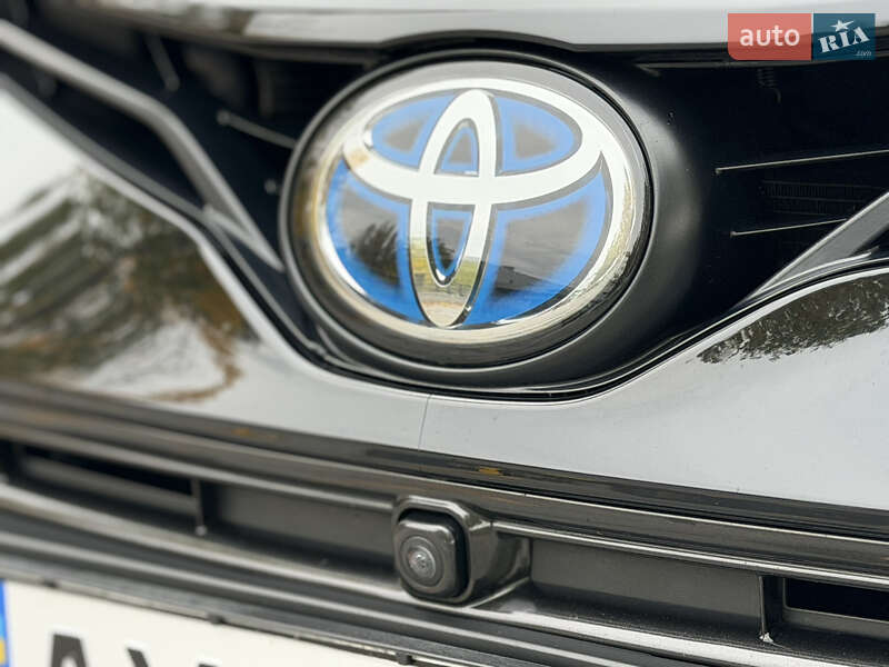 Седан Toyota Camry 2022 в Днепре