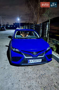 Седан Toyota Camry 2023 в Киеве