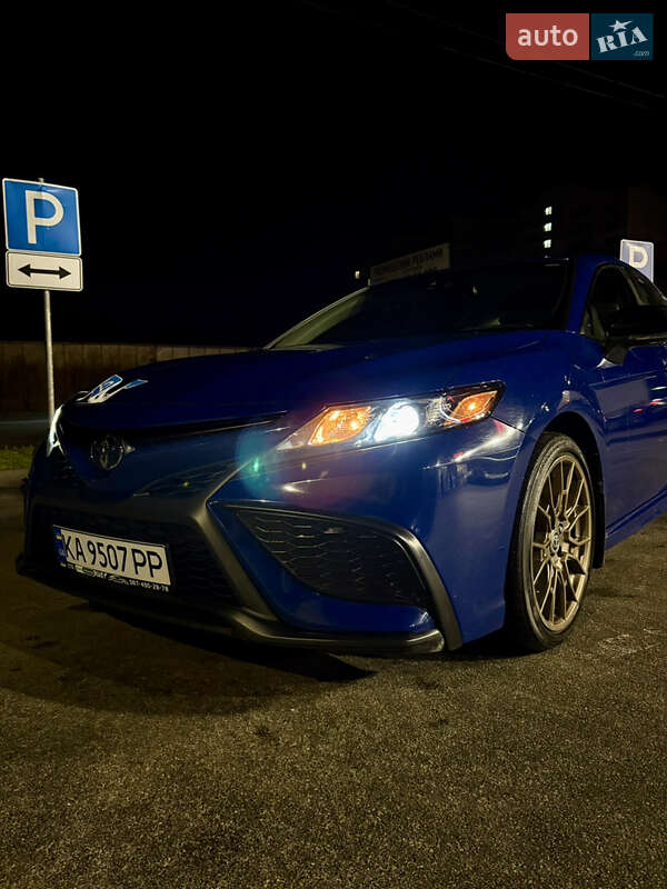 Седан Toyota Camry 2023 в Киеве