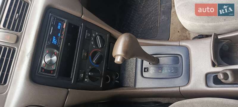 Седан Toyota Camry 2000 в Киеве