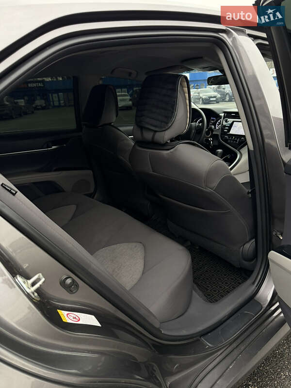 Седан Toyota Camry 2017 в Киеве