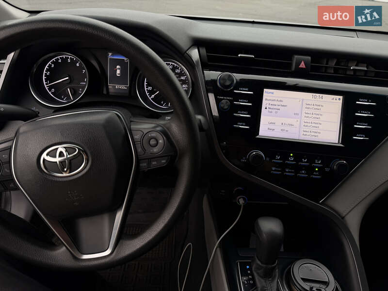 Седан Toyota Camry 2017 в Киеве