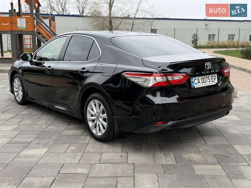 Седан Toyota Camry 2020 в Киеве