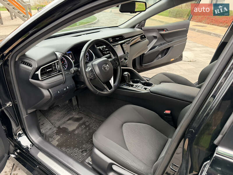 Седан Toyota Camry 2020 в Киеве