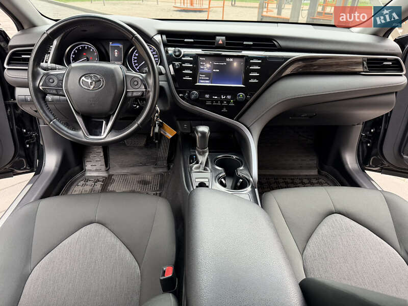 Седан Toyota Camry 2020 в Киеве