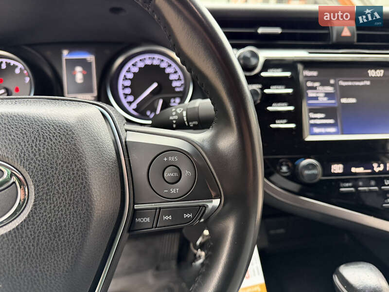 Седан Toyota Camry 2020 в Киеве