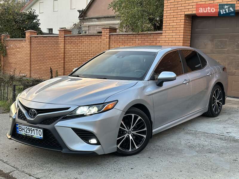 Седан Toyota Camry 2018 в Одессе