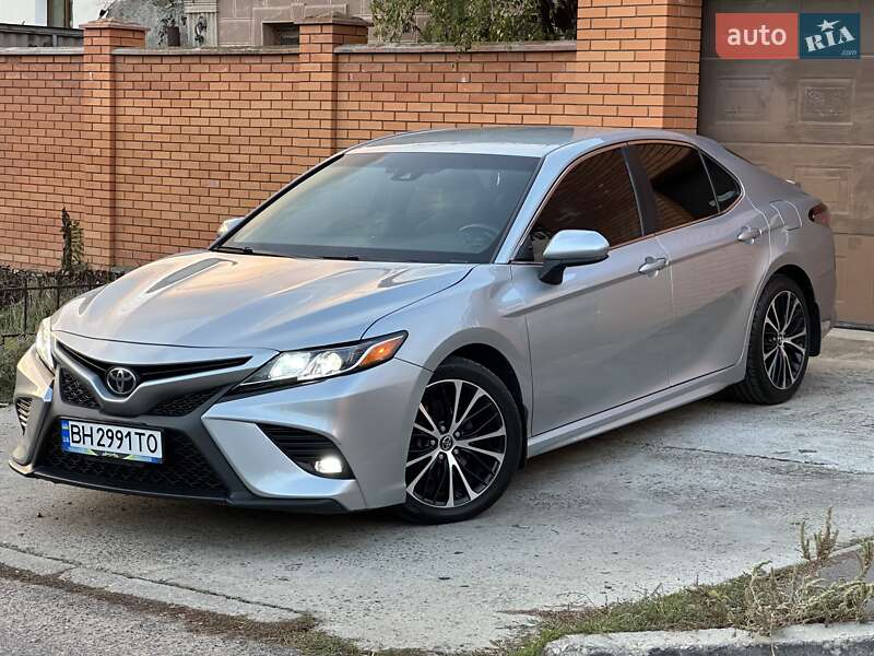 Седан Toyota Camry 2018 в Одессе