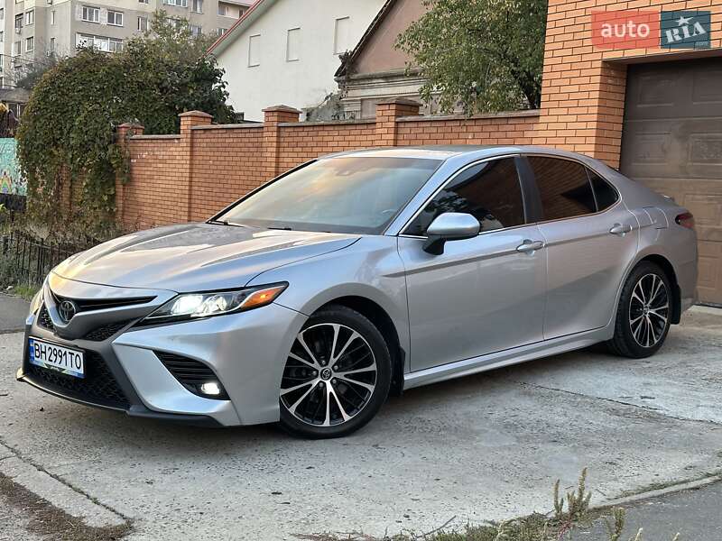 Седан Toyota Camry 2018 в Одессе